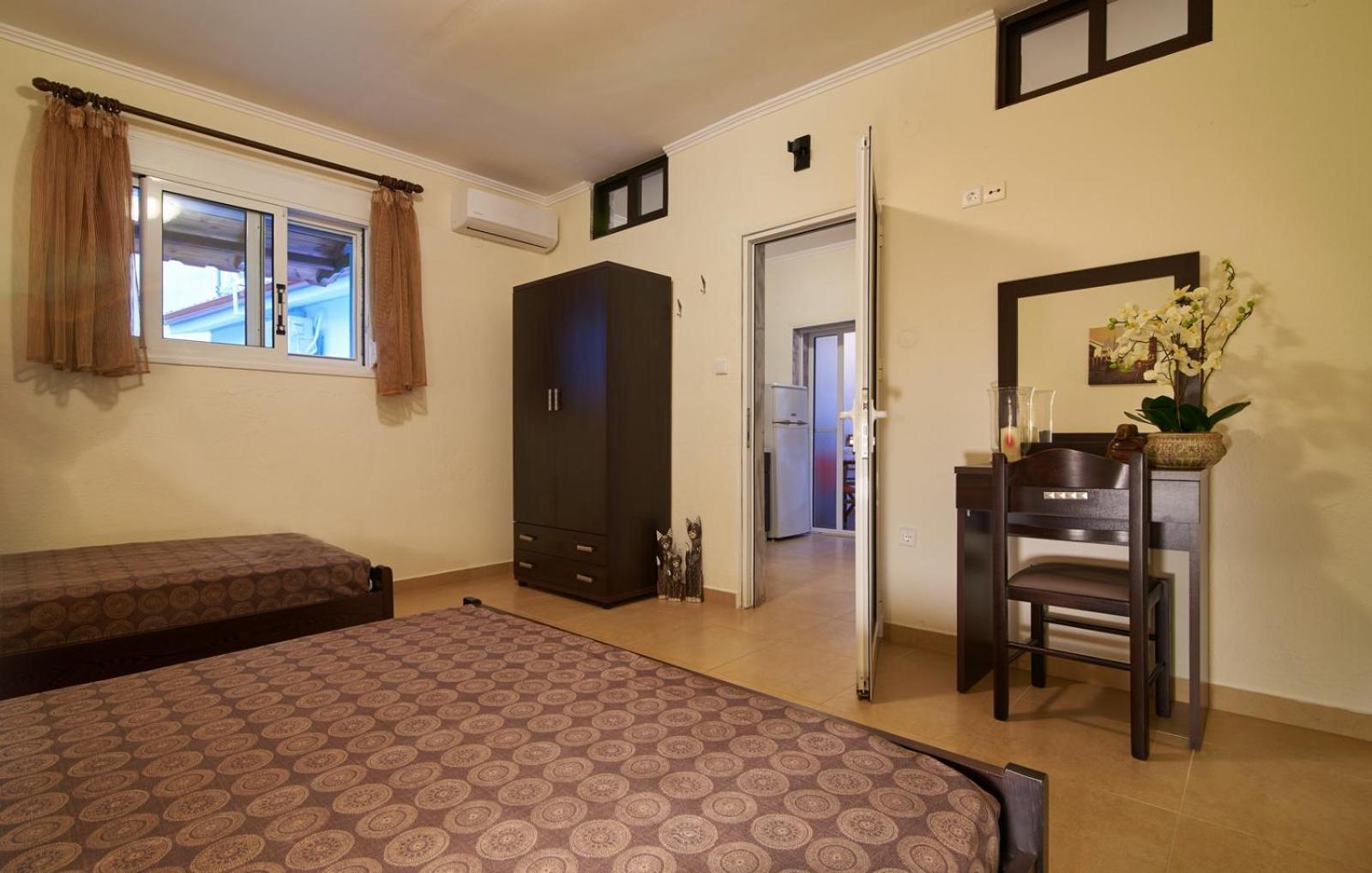 Sunset Studios - Suites With Seaview & Back Side Apartements Toroni Exterior photo